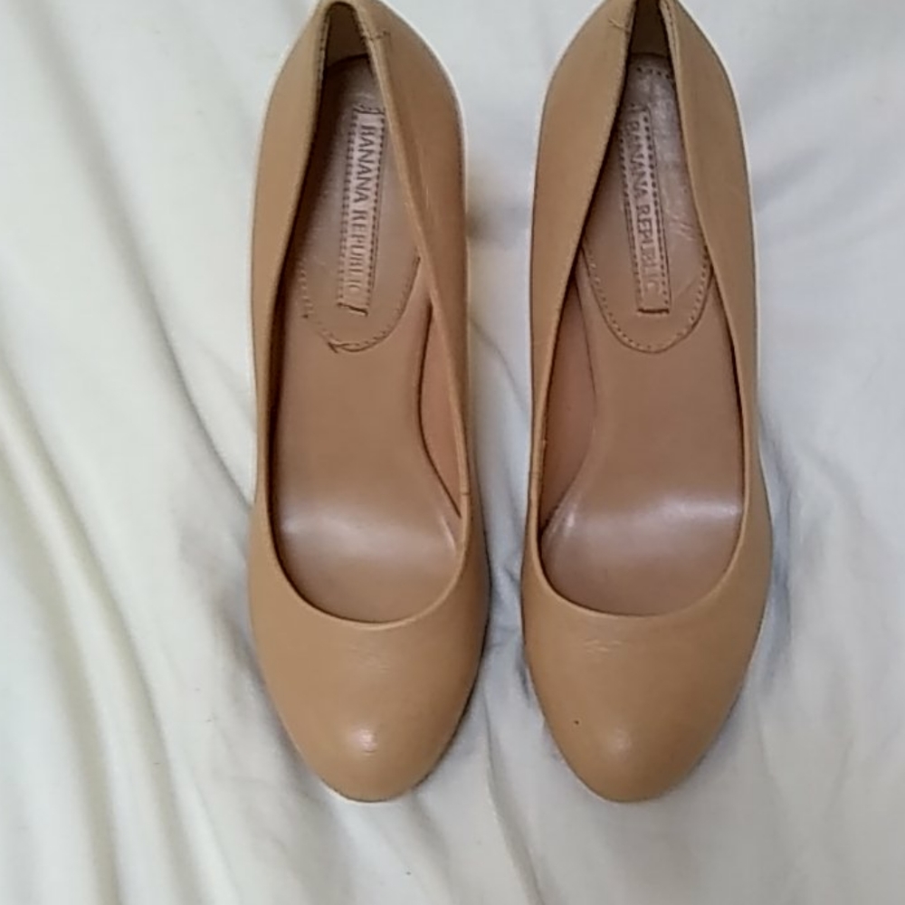 Banana Republic high heel shoes